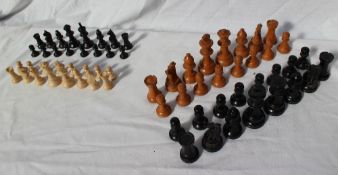 A Staunton boxwood chess set, King 6.1cm high Pawn 4.