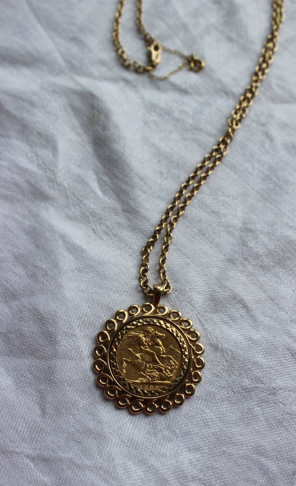 A Victorian Gold Sovereign dated 1892,
