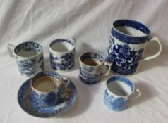 An 18th century Worcester blue and white tankard decorated in a variation of the willow pattern,