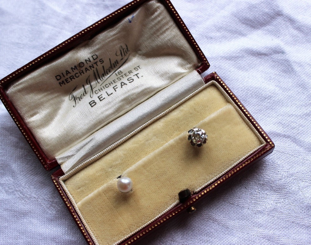 A diamond set shirt stud,