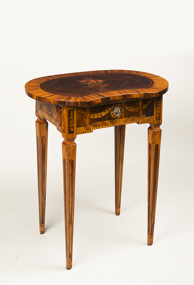 A NEOCLASSICAL SIDE TABLE - Image 2 of 3