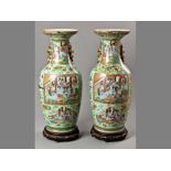 A FINE LARGE PAIR OF 19TH CENTURY CHINESE ROSE MANDARIN BALUSTER VASE, CIRCA 1840, decorated on a