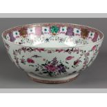 A FINE 18TH CENTURY CHINESE FAMILLE ROSE PUNCH BOWL, QIANLONG PERIOD, CIRCA 1770, decorated with