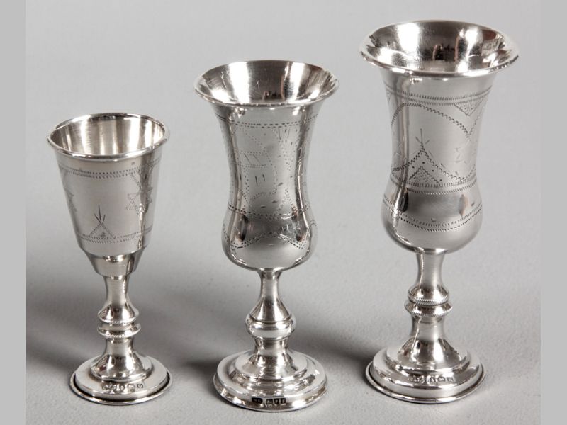 AN EDWARDIAN SILVER KIDDISH CUP, BIRMINGHAM 1909, R & T, fold-over rim, pinprick engraved with