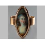 A 9CT YELLOW GOLD PORTRAIT RING, the oval shaped frame depicting a hand-painted portrait of a