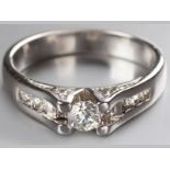 AN 18CT WHITE GOLD AND DIAMOND RING, centre claw set around brilliant cut diamond with one claw