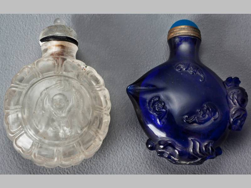 TWO CHINESE SNUFF BOTTLES: * An amethyst glass snuff bottle in the form of a peach with bats, and