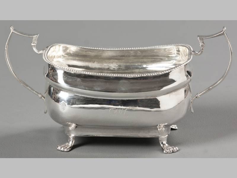 A REGENCY SILVER SUGAR BASIN DUBLIN 1814, JAMES LE BASS, of large proportions, with gadrooned rim,