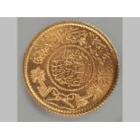 A 22CT YELLOW GOLD ARABIC COIN, 8g.