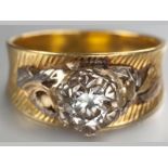 AN 18CT YELLOW GOLD AND DIAMOND RING, diamond claw-set with scroll and leaf shoulders, ending on a