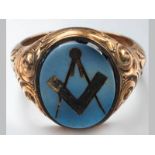 A 9CT YELLOW GOLD SIGNET RING, oval form agate carved with masonic insignia, 5g.