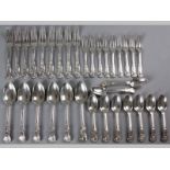 AN ASSEMBLED SET OF 19TH/20TH CENTTURY ENGLISH SILVER KINGS PATTERN CUTLERY, VARIOUS DATES AND