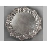 AN EDWARDIAN SILVER CARD TRAY BIRMINGHAM 1906, B.B., the serpentine rim with embossed shells and