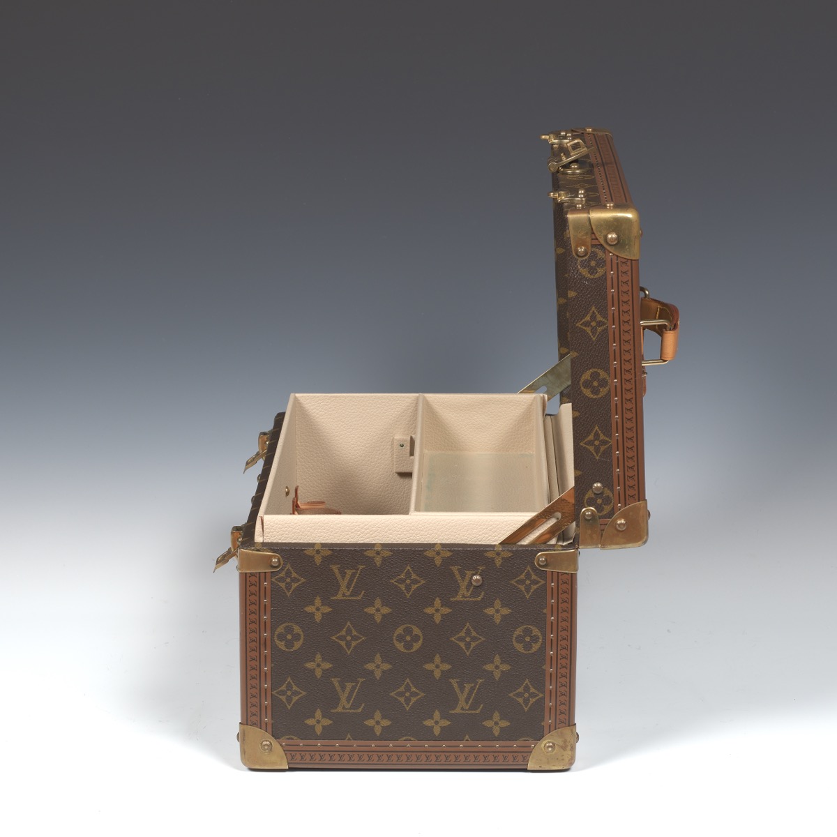 Louis Vuitton Travel Case With Mirror - Image 5 of 9