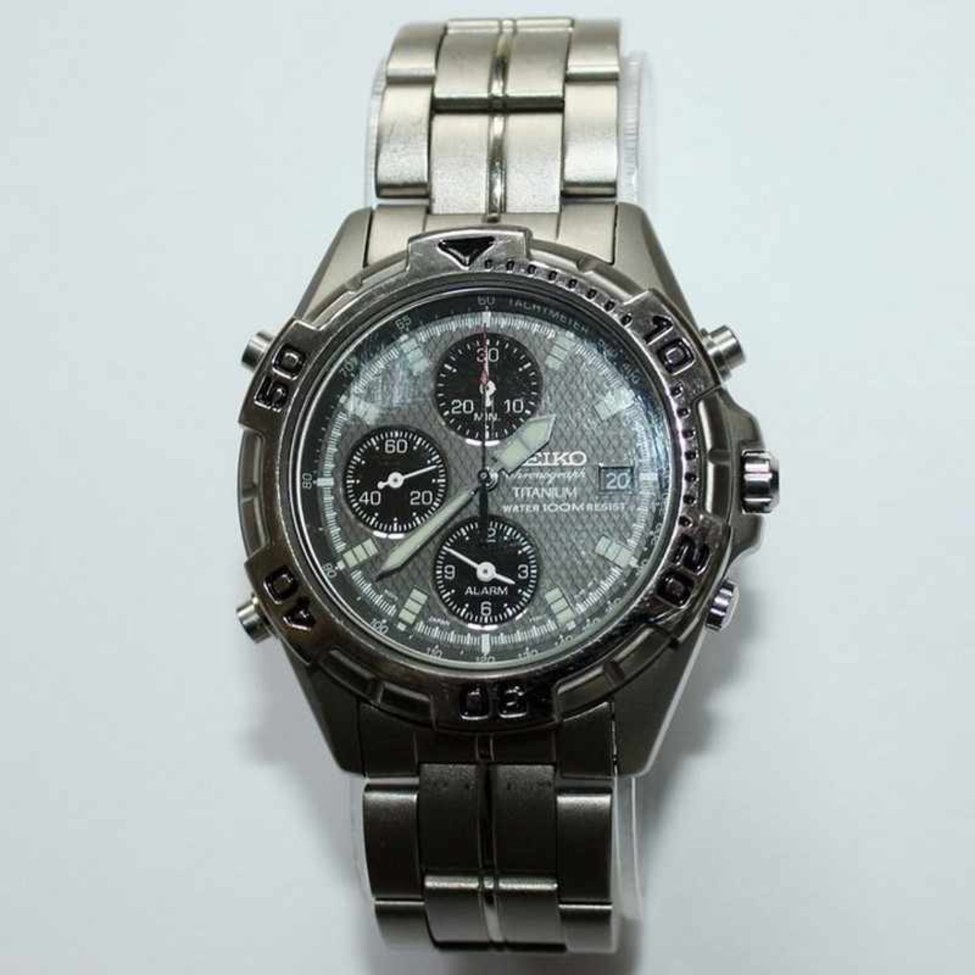 Herrenarmbanduhr - Seiko Japan, bez. "Chronograph Titanium Water 100 Resist", rundes Titan-