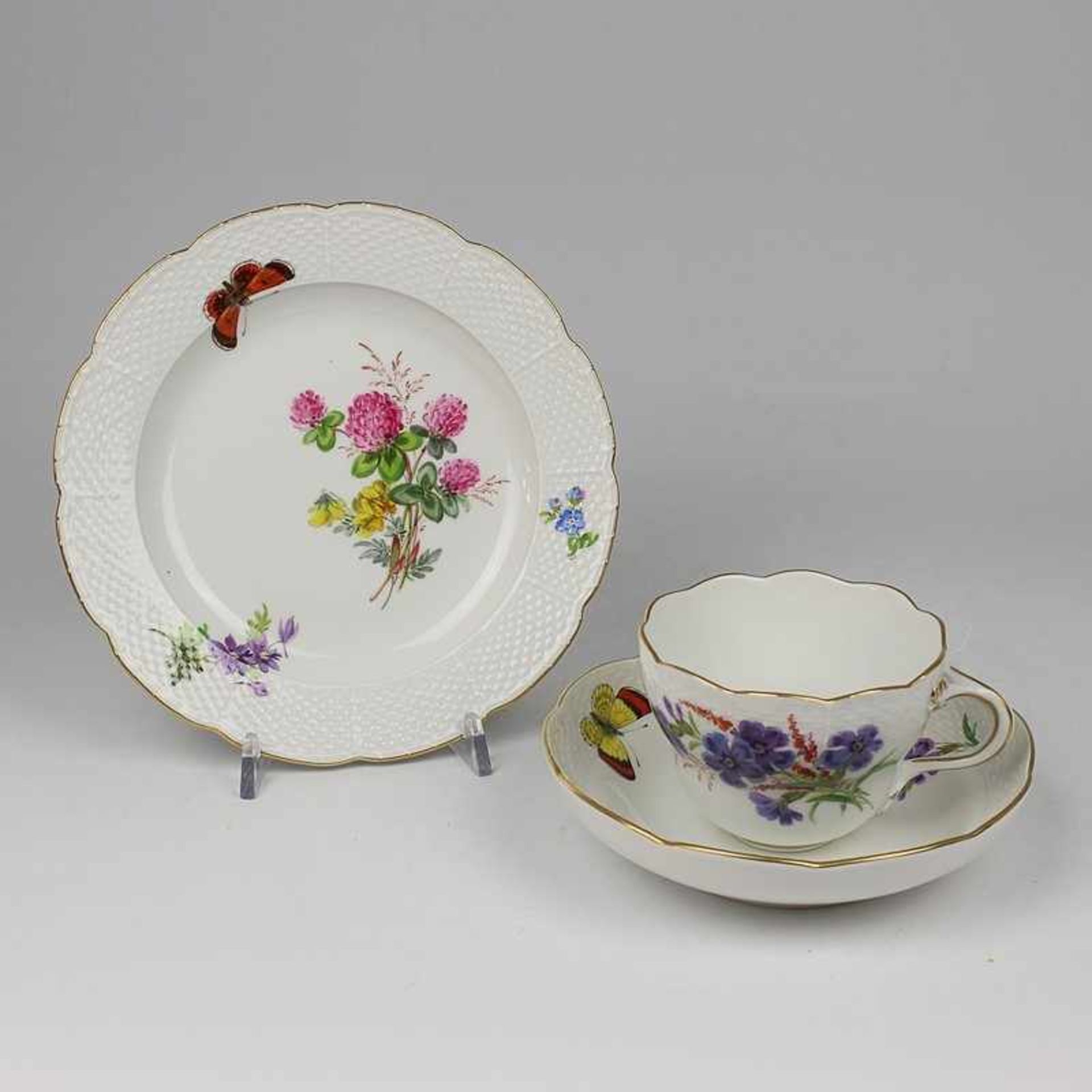 Meissen - Gedeck blaue Schwertermarke, Form Ozier, polychromer Dekor: Storchschnabel mit