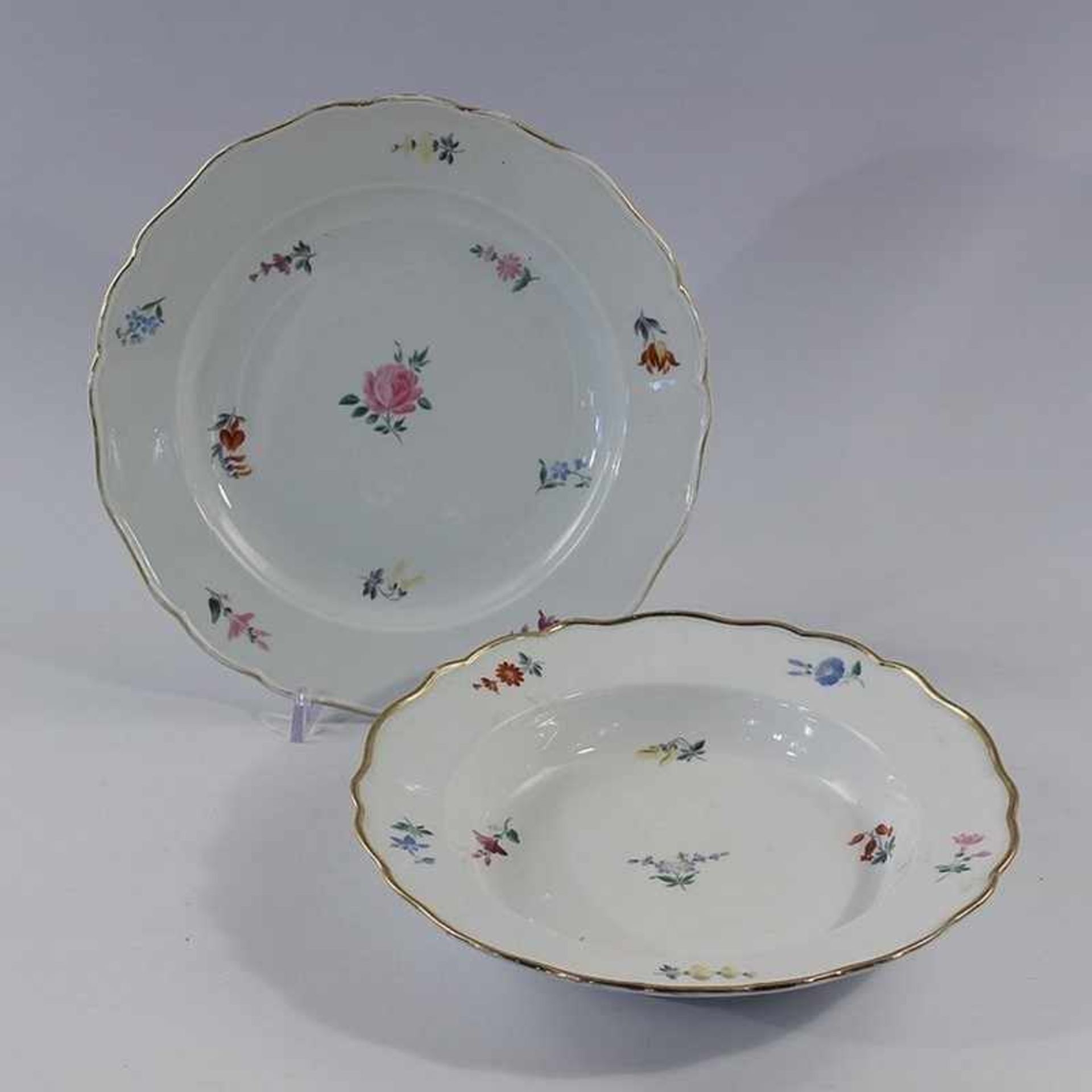 Meissen - Konvolut 2 St., blaue Schwertermarken, 1 tiefer u. 1 flacher Teller, Blümchendekor,