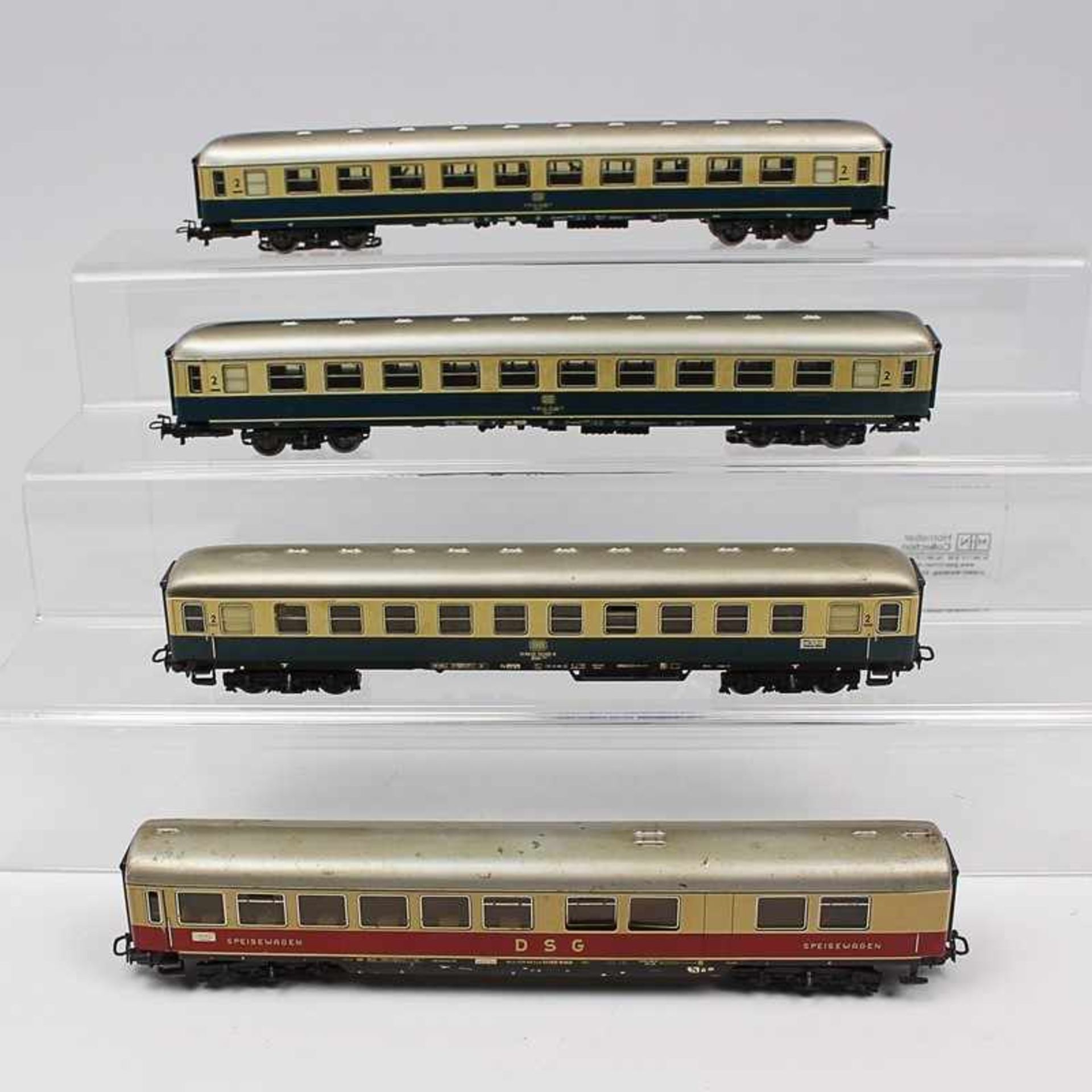 Märklin - Eisenbahn 4 Personenwagen, H0, 3x beige-türkis, 1x Speisewagen, beige-rot, Metall,