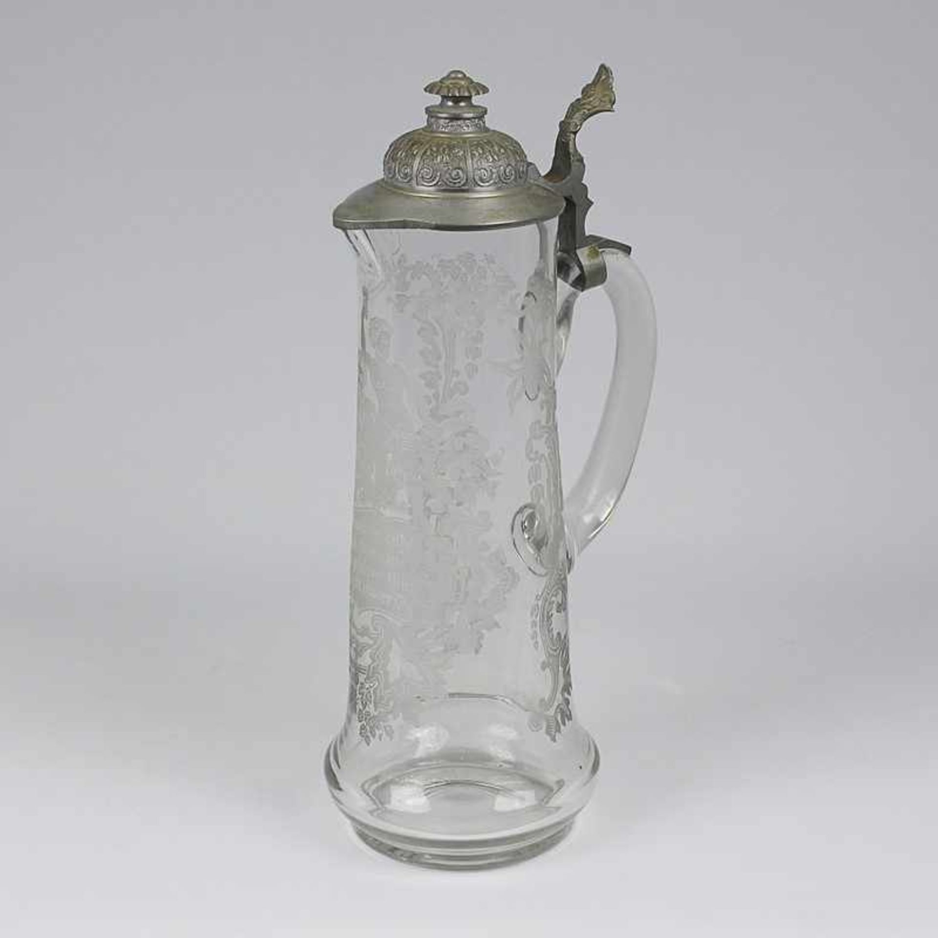 Krug um 1900, farbloses dickw. Glas, runder Stand, zylindrischer Korpus, schaus. sat. Ätzdekor,