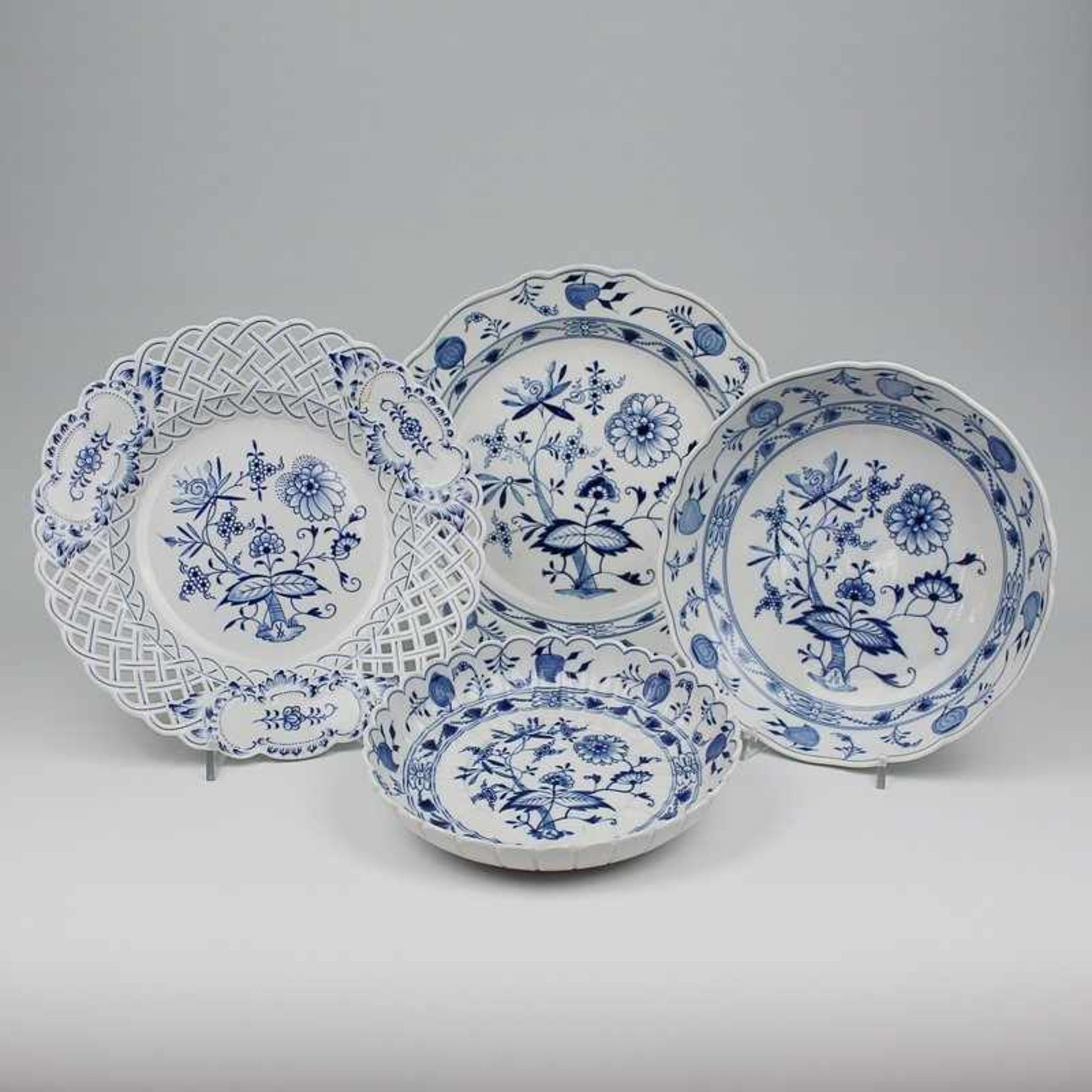 Meissen - Schalen 4 St., 2x 1850-1924, blaue Knaufschwerter u. Schwertermarke, Dekor "blaues