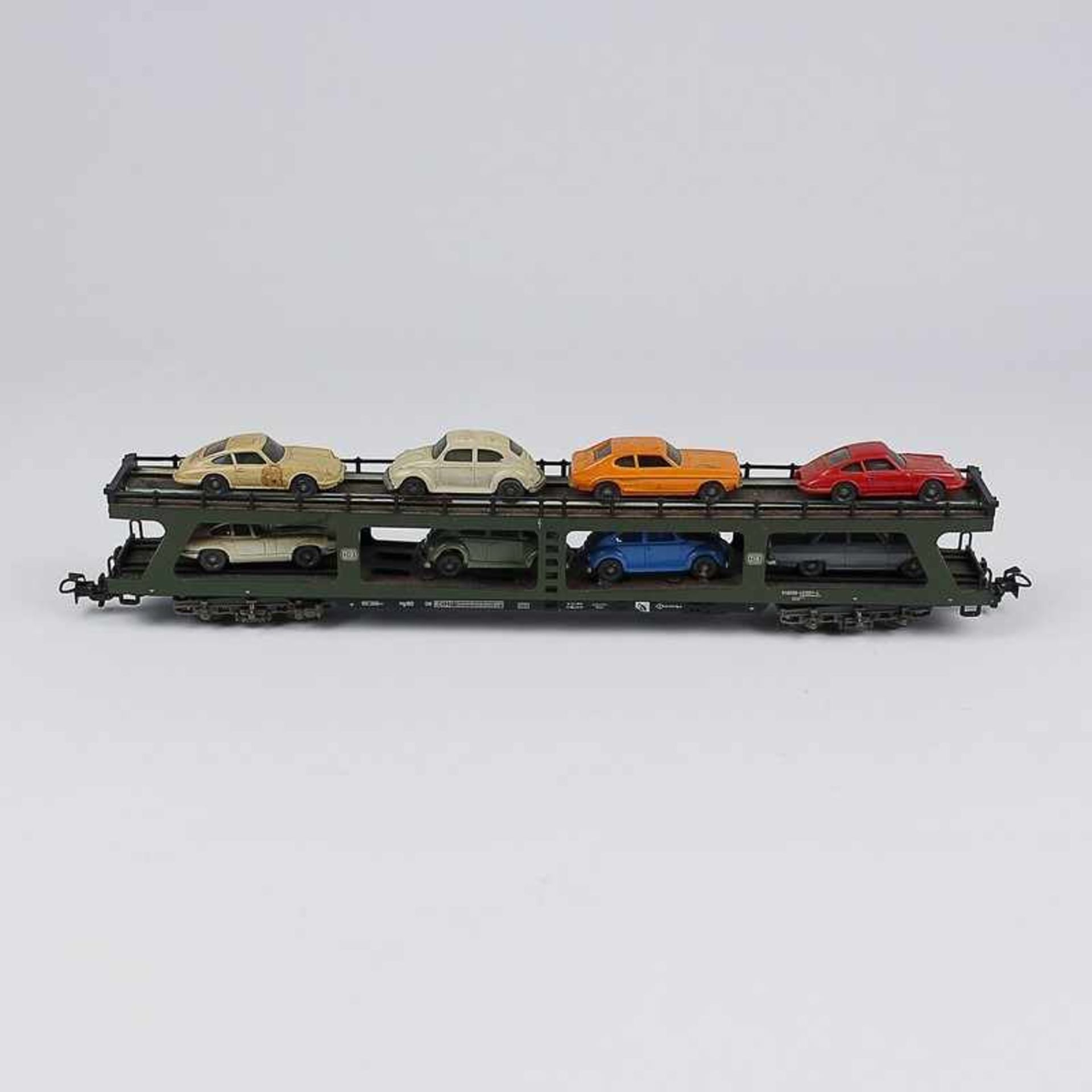 Märklin - Eisenbahn Autotransport-Güterwagen, H0, doppelstöckig, 8 Wiking-Modellautos, tlw.besch.,