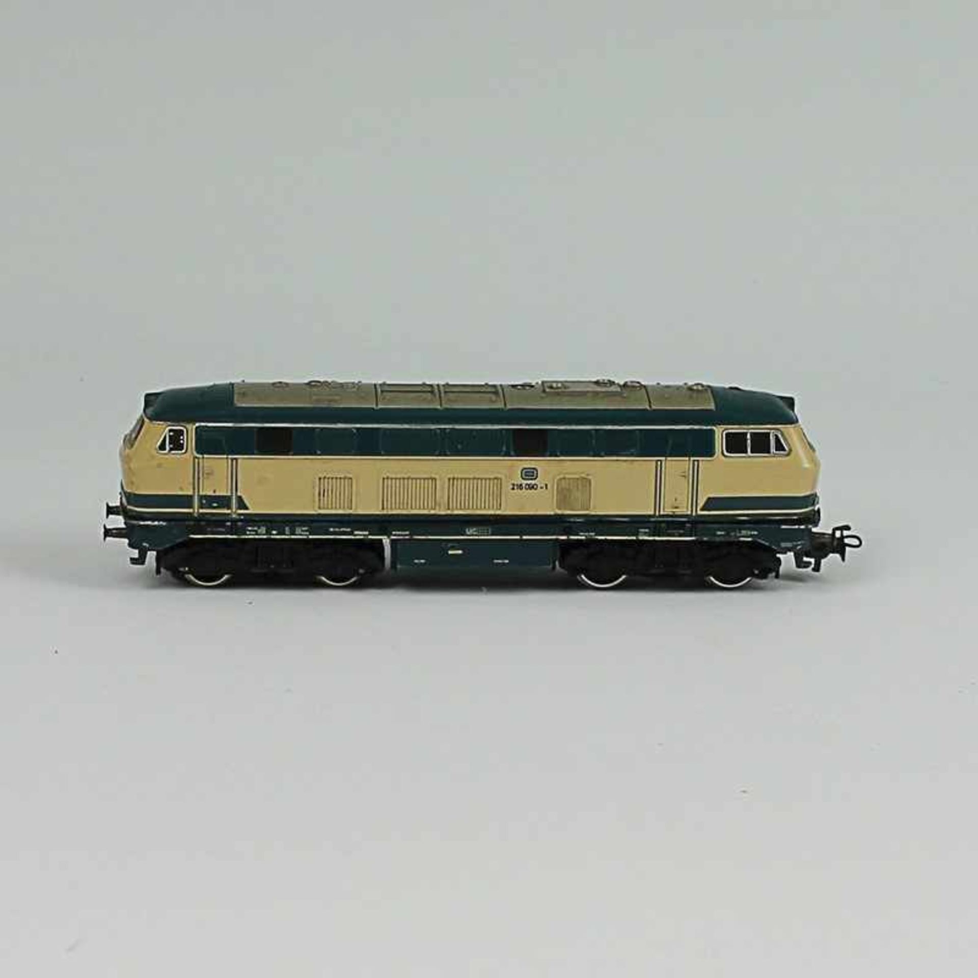 Märklin - Eisenbahn E-Lok, H0, 3074, BN 216 090-1 der DB, beige-blau, 2 Pantographen, Gleichstrom,