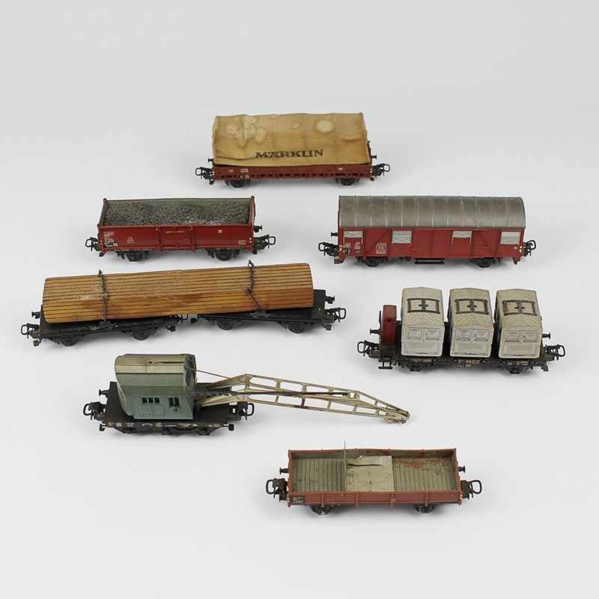 Märklin - Eisenbahn 7 Güterwagen, H0, 1x Kranwagen, 1x zweiteiliger Langholztransporter mit