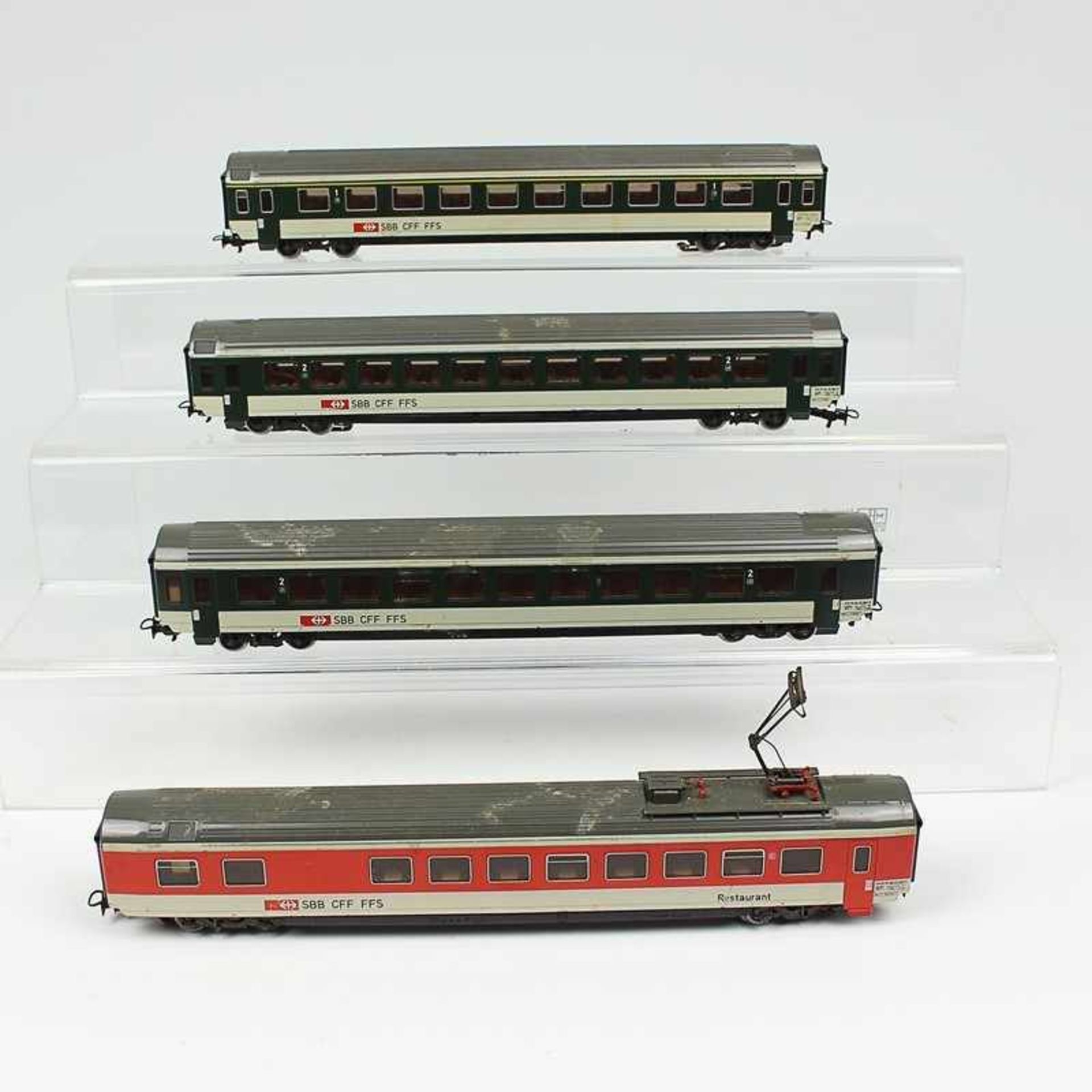 Märklin - Eisenbahn 4 Personenwagen, H0, SBB CFF FFS, grün-grau bzw. roter Speisewagen, best.,