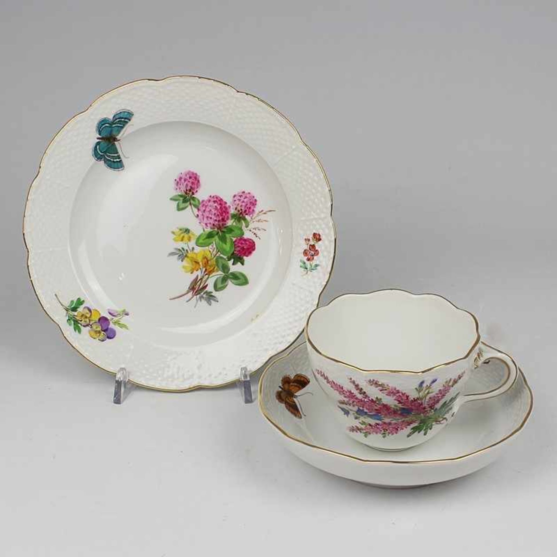 Meissen - Gedeck blaue Schwertermarke, Form Ozier, polychromer Dekor: Sommerflieder mit