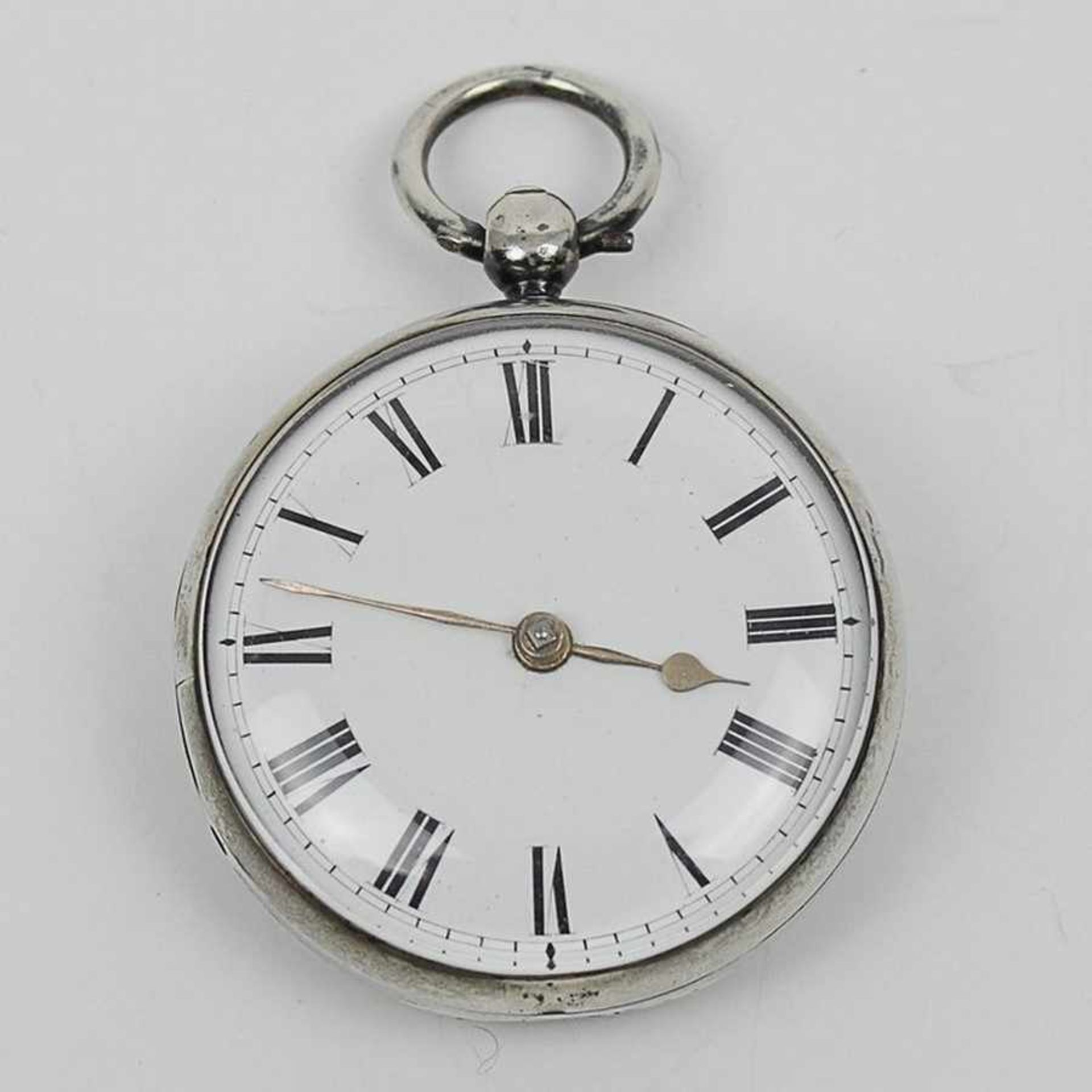 Spindeltaschenuhr um 1820, Si, rund, Dca.4,5cm, weißes Emailzifferblatt, röm. Ziffern, vergold.