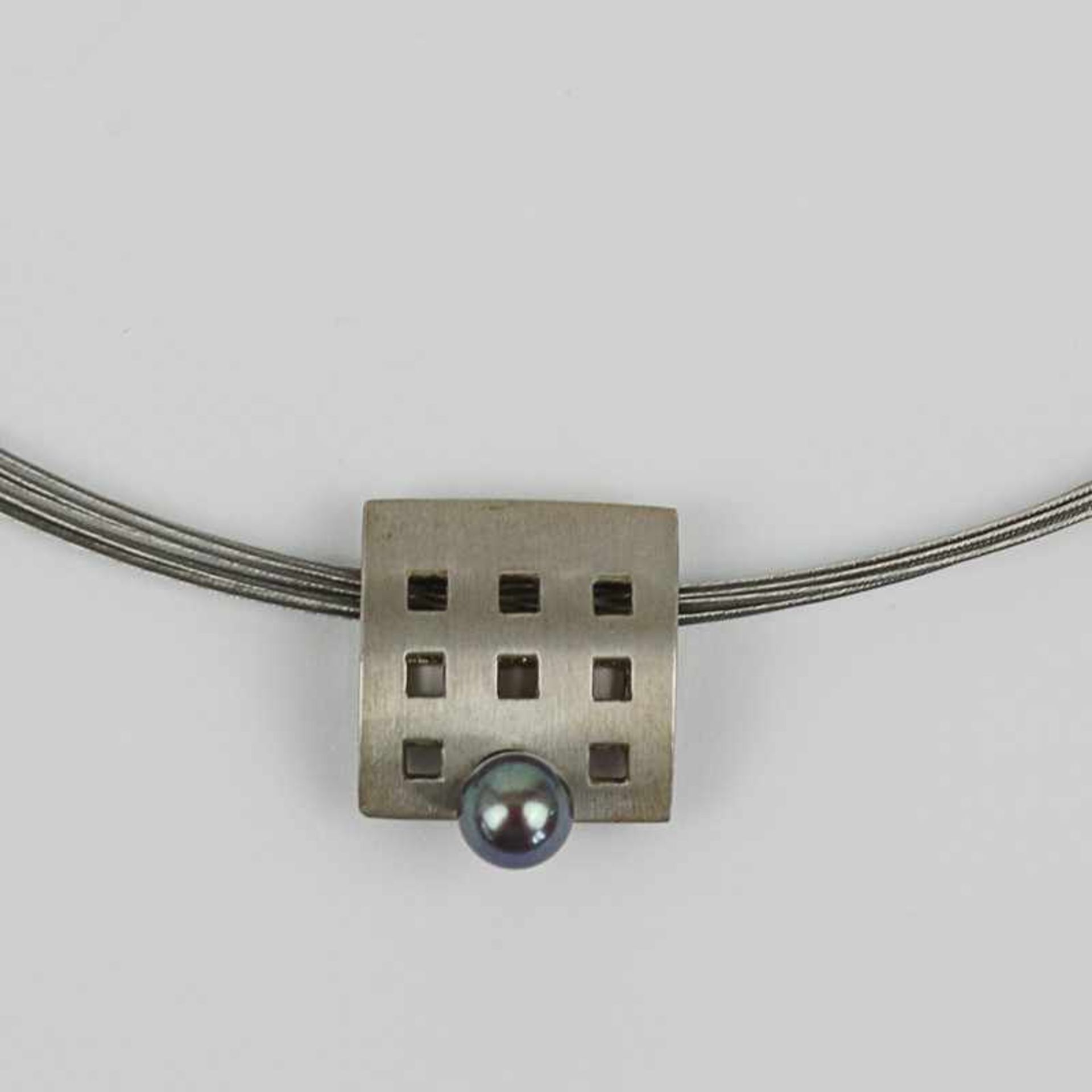 Perlen - Collier Si 925, mehrsträngige Kette, mit einem beweglichen, rechteckigen durchbrochenen