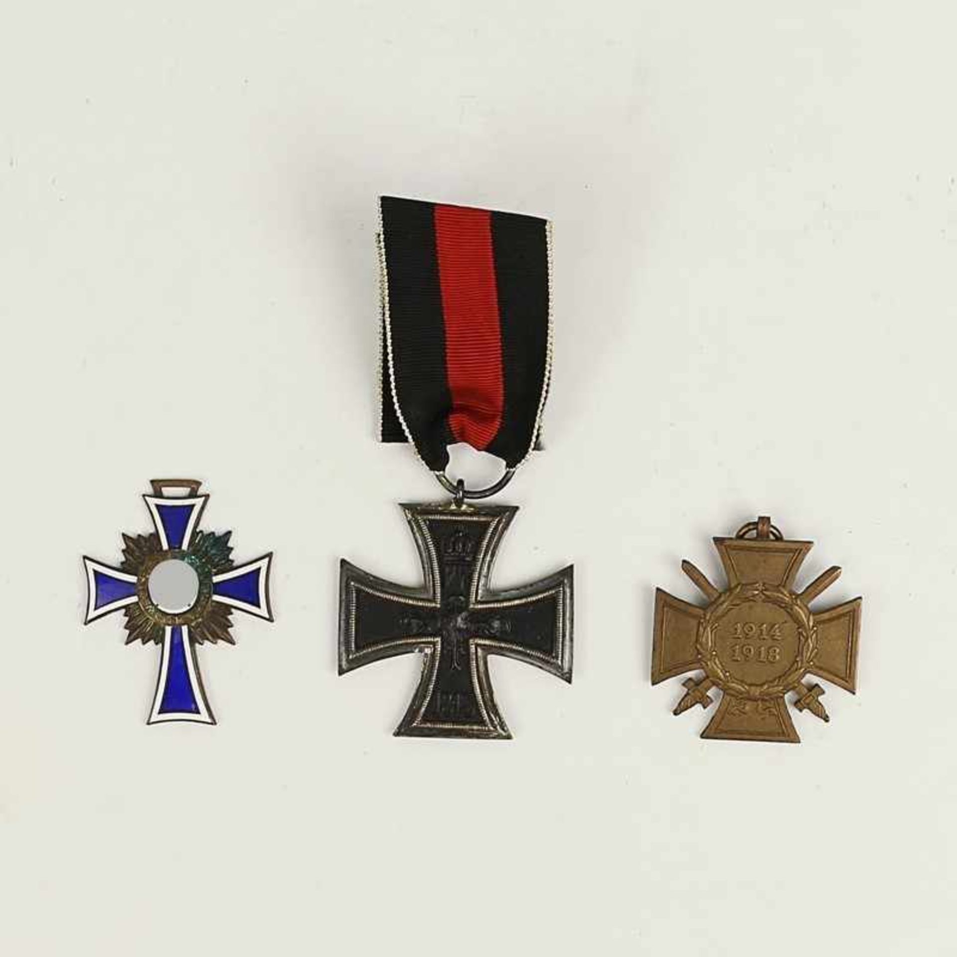 Abzeichen - 1.WK/3.Reich 3 St., 1x Eisernes Kreuz 2. Klasse, 1813-1914, m. Band, 1x Ehrenkreuz für