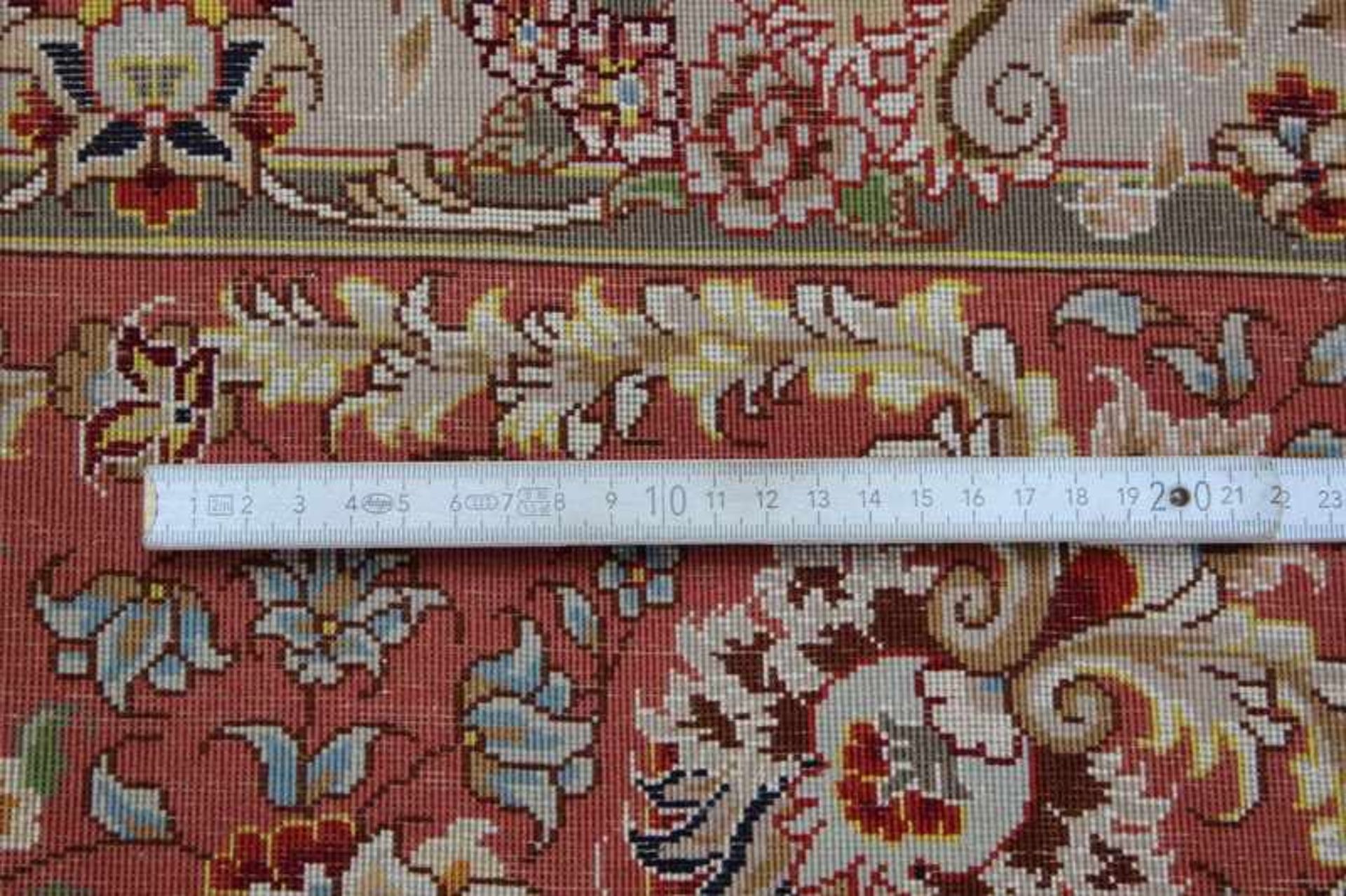 Orientteppich um1980, Kaschmir, Baumwolle/Seide, handgeknüpft, rundes Medaillon mit Fortsätzen, - Bild 6 aus 6