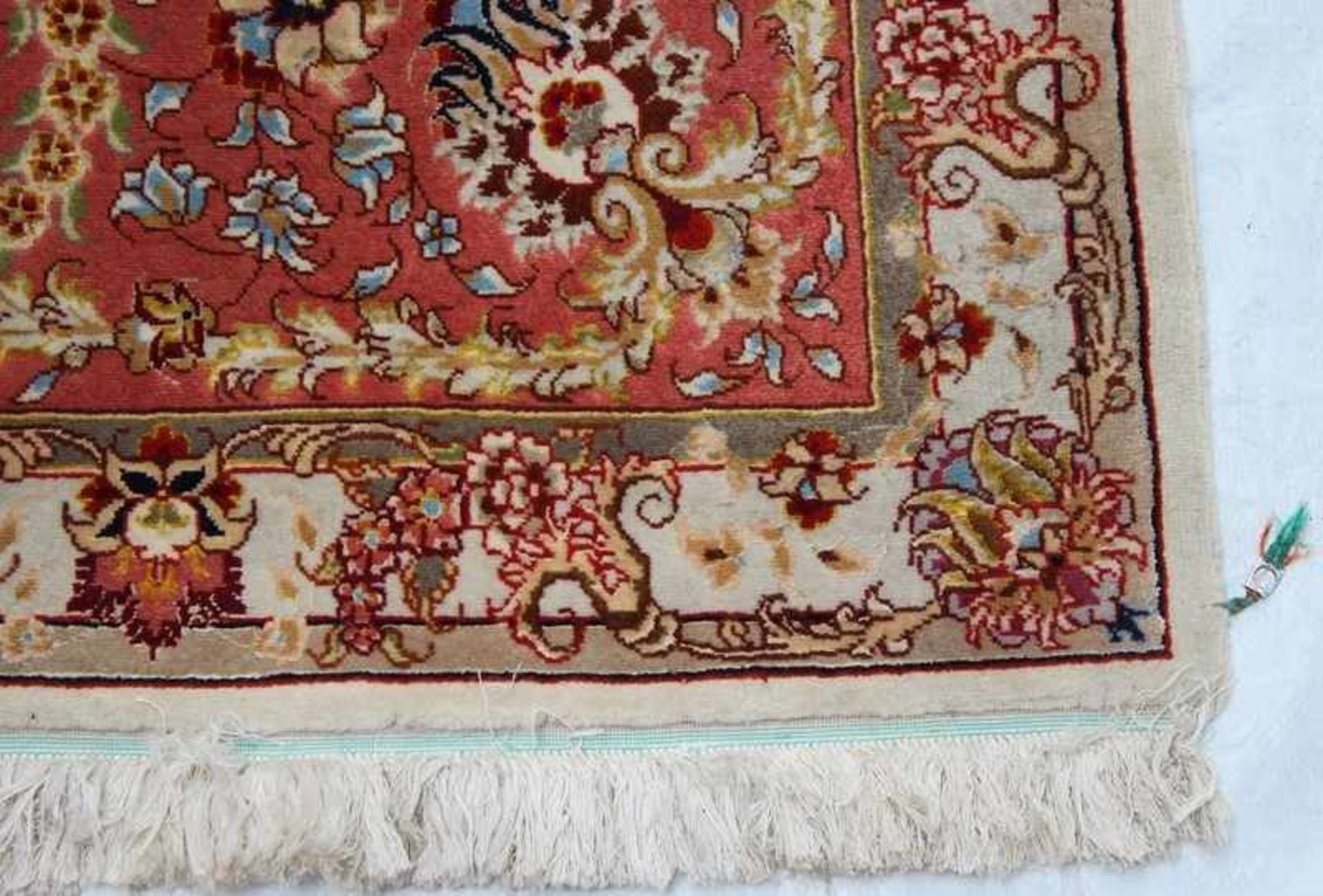 Orientteppich um1980, Kaschmir, Baumwolle/Seide, handgeknüpft, rundes Medaillon mit Fortsätzen, - Bild 3 aus 6