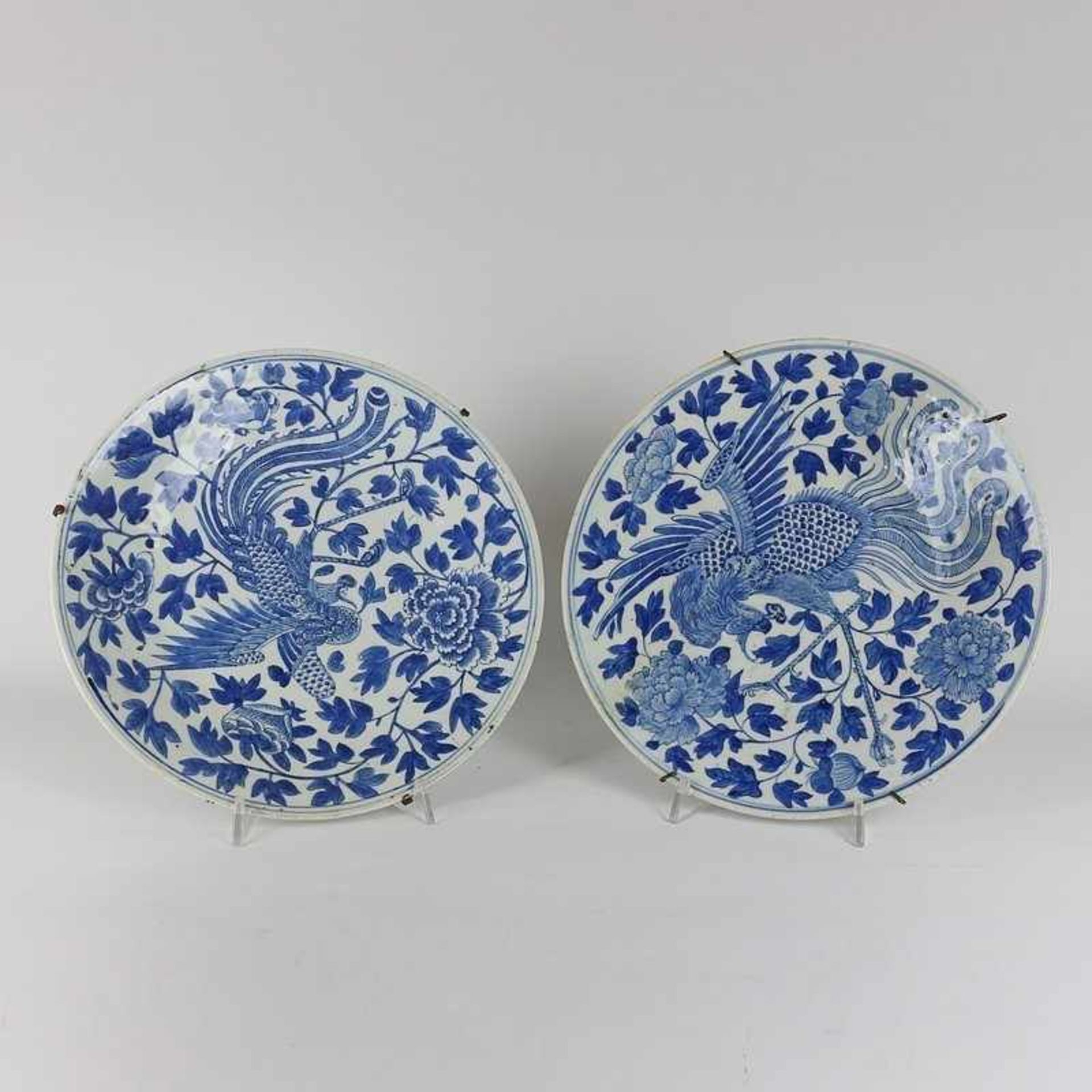 Paar Wandteller - China 18./19.Jh., versch. Bodenmarken, weißes Porzellan, Unterglasurblau,