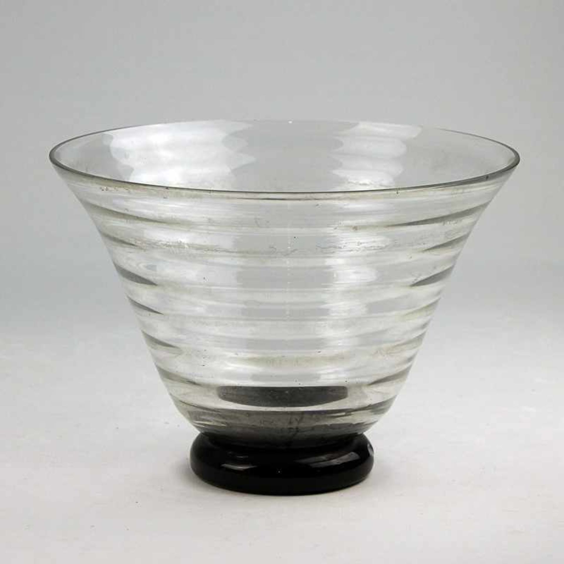 Daum Fréres - Vase um 1930, bez. Daum Fréres, Nancy, Frankreich, farbloses u. schwarzes Glas, runder