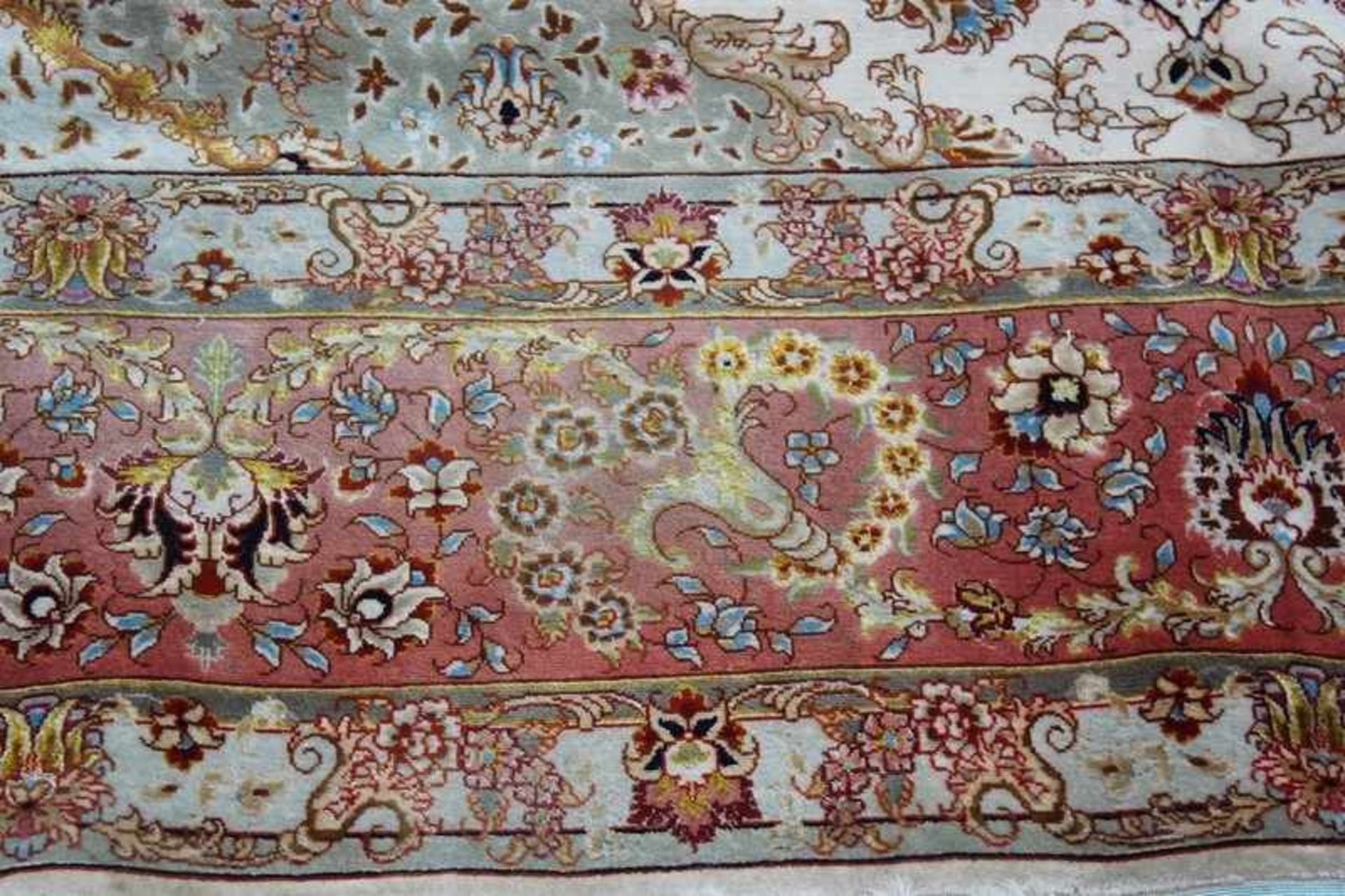 Orientteppich um1980, Kaschmir, Baumwolle/Seide, handgeknüpft, rundes Medaillon mit Fortsätzen, - Bild 2 aus 6