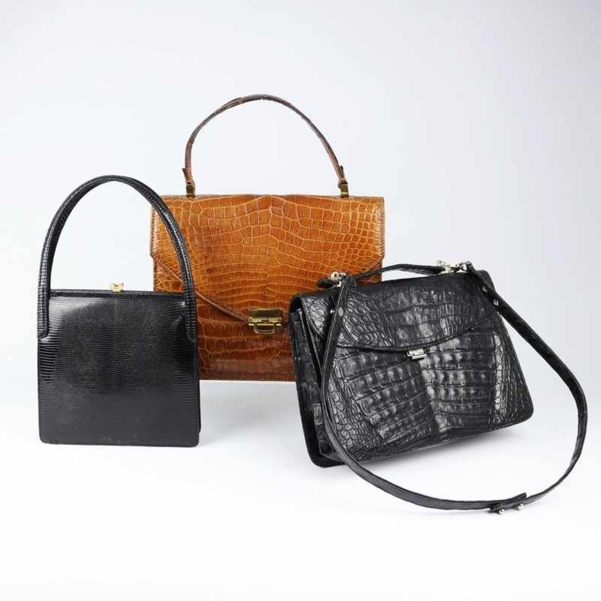 Damenhandtaschen - Drei Stück 2x Krokooptik, schwarzes u. braunes Leder, versch. Ausführungen, 1x