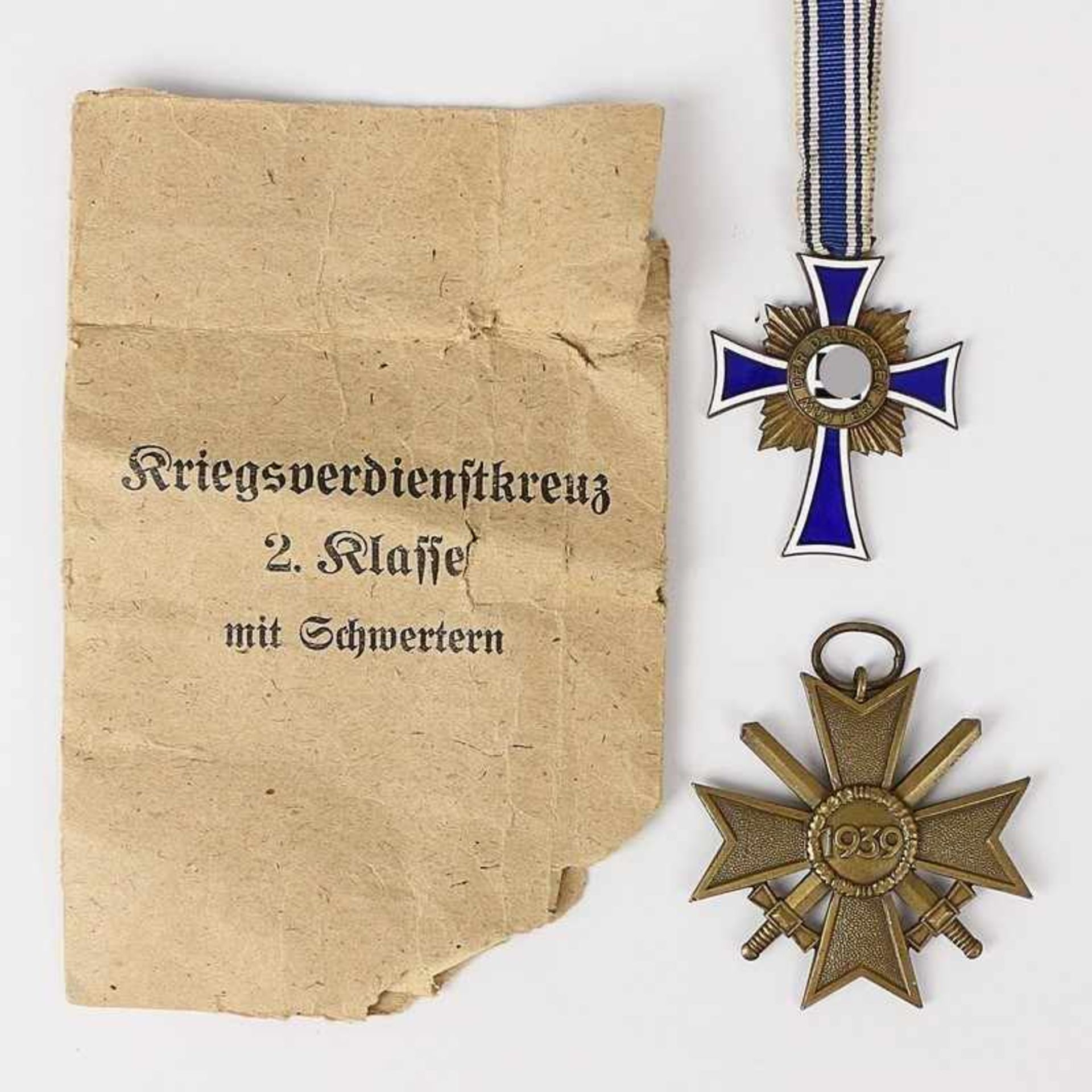 Abzeichen - 3.Reich/2.WK 2 St., 1x Mutterkreuz in Bronze, m. Band, 1x Kriegsverdienstkreuz 2.