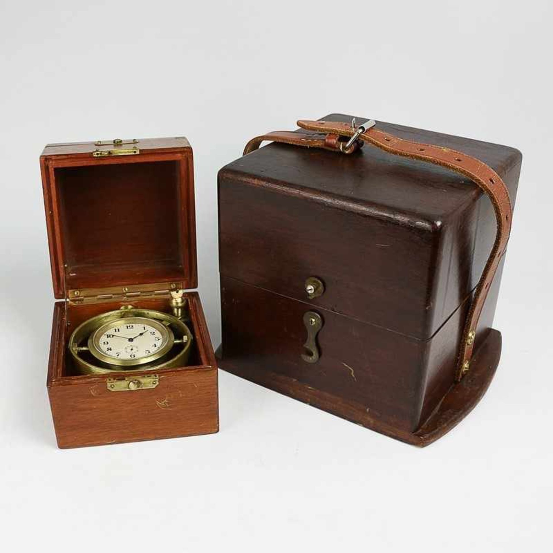 Waltham Marine-Chronometer Bord-Chronometer, in doppelt aufklappbarem teils verglastem Holzkasten
