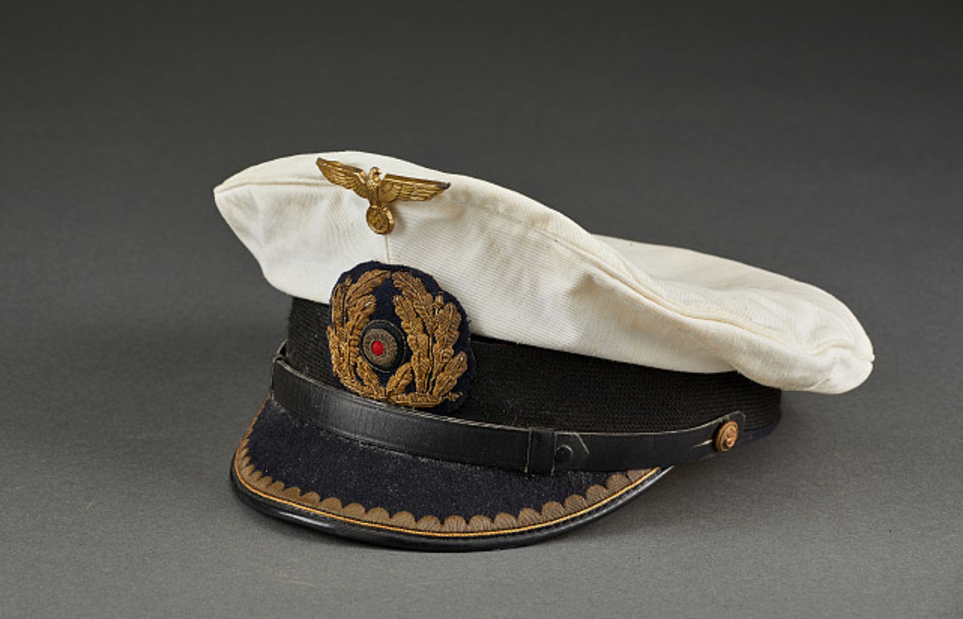 Deutsches Reich 1933 - 1945 - Kriegsmarine - Uniformen : Weiße Schirmmütze für einen