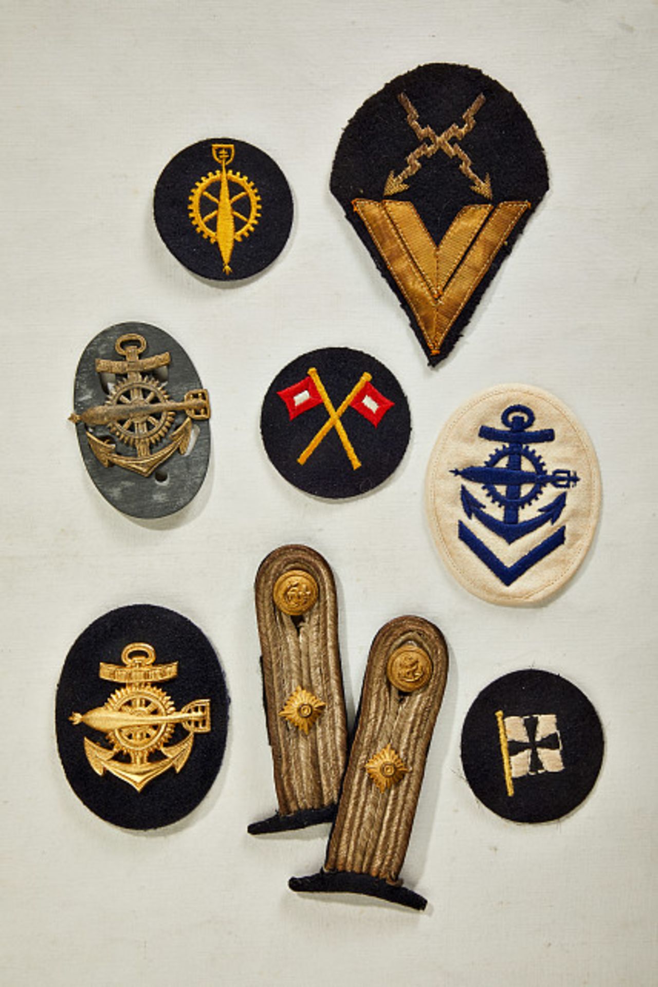 Deutsches Reich 1933 - 1945 - Kriegsmarine - Uniformen : Assorted Navy Cloth Insignia. Assorted Navy