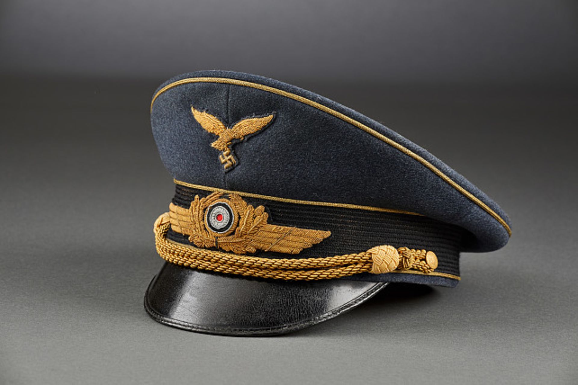 Deutsches Reich 1933 - 1945 - Luftwaffe - Generalität Luftwaffe : Schirmmütze für einen General - Bild 2 aus 3