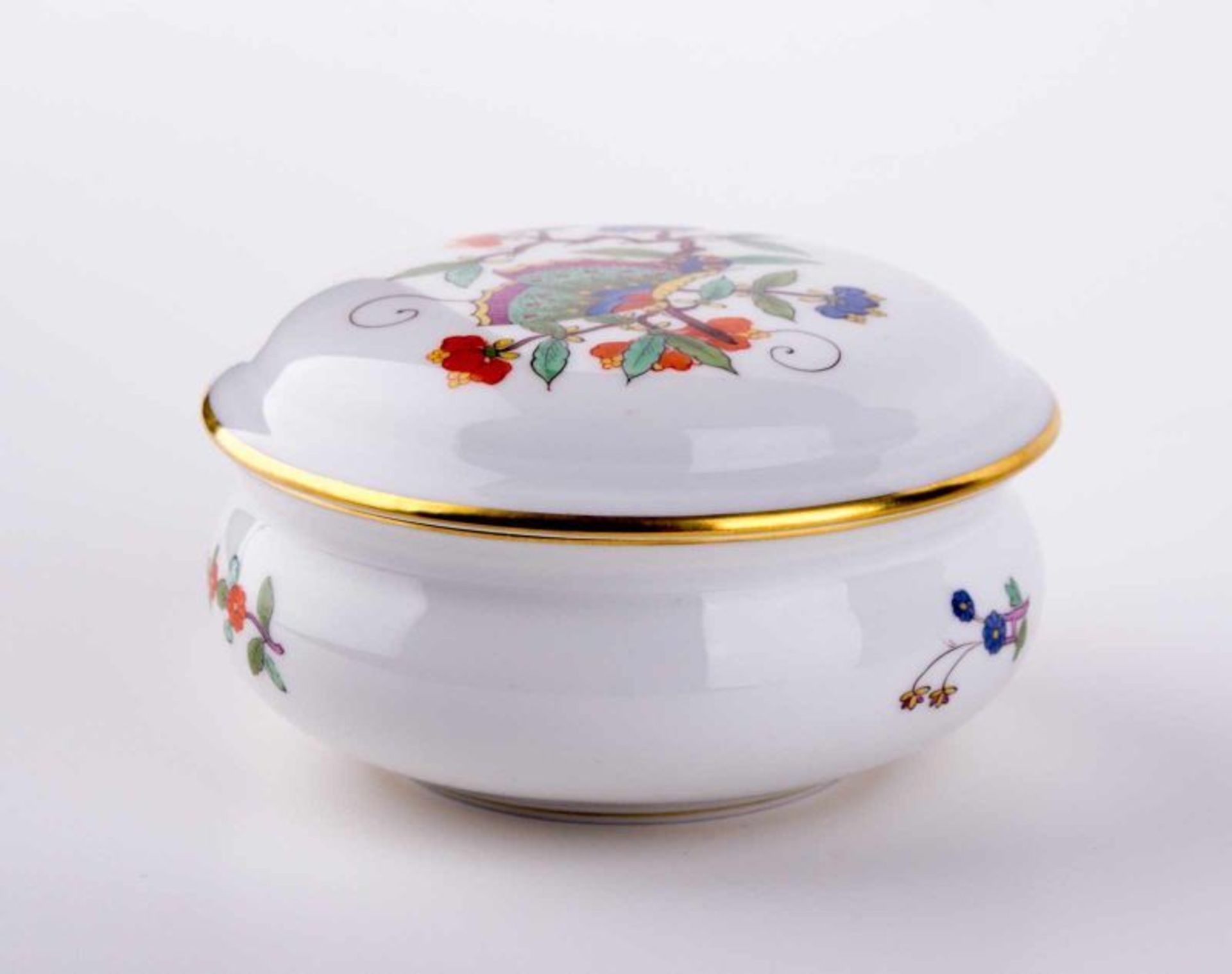 Deckeldose Meissen / Lidded bowl, Meissen - Dekor Schlossvase, Goldrand, blaue [...] - Bild 3 aus 10