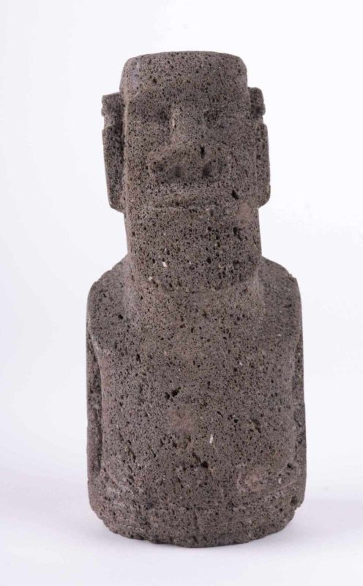 Figur Osterinseln / Easter Island figure - Larvagestein, rückseitig mit Gravur, H: [...] - Bild 2 aus 6