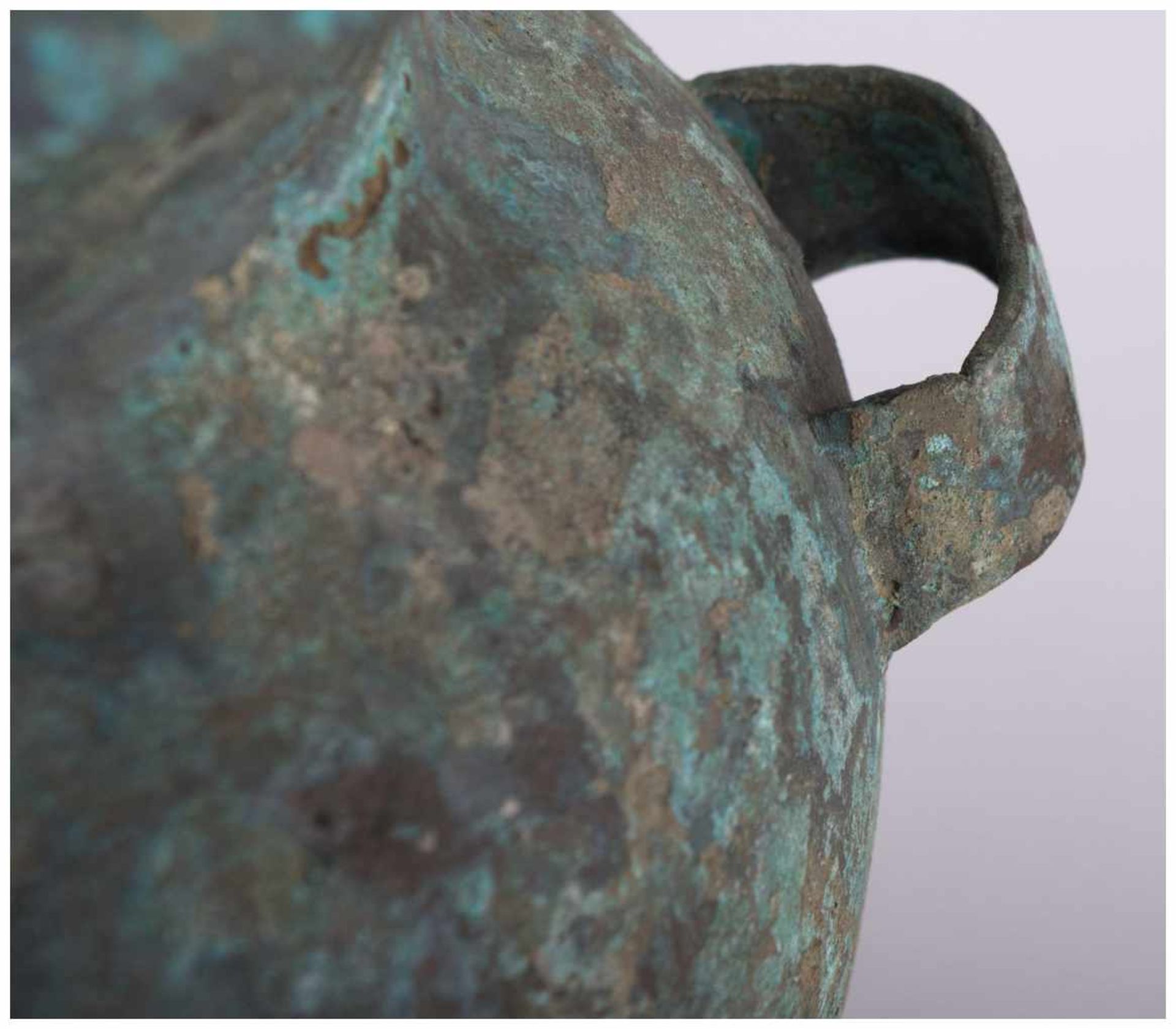 altes Deckelgefäß China / old lidded vessel, China - Bronze, mit seitlichen [...] - Image 9 of 10