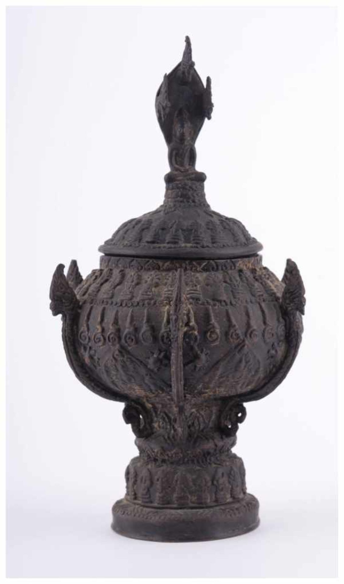 Deckelgefäß China 19./20. Jhd. / Lidded vessel, China 19th/20th century - Bronze, [...]