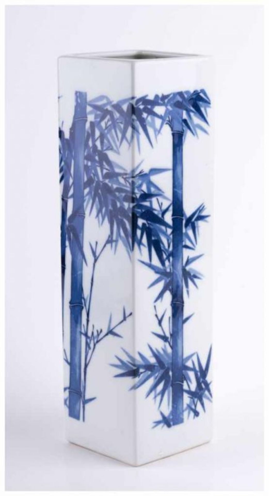 Vase Japan 19. Jhd. / Vase, Japan 19th century - Vierkantform, mit blau-weißem [...] - Bild 2 aus 8