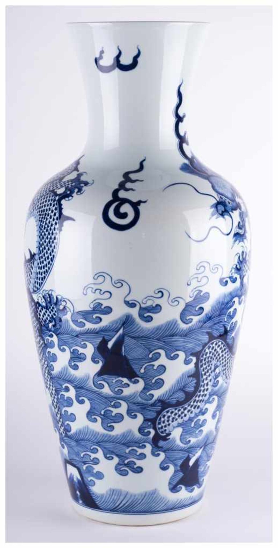 Vase China - Porzellan, blau weißer Drachendekor, Unterglasur, unterm Stand blaue [...] - Bild 7 aus 10