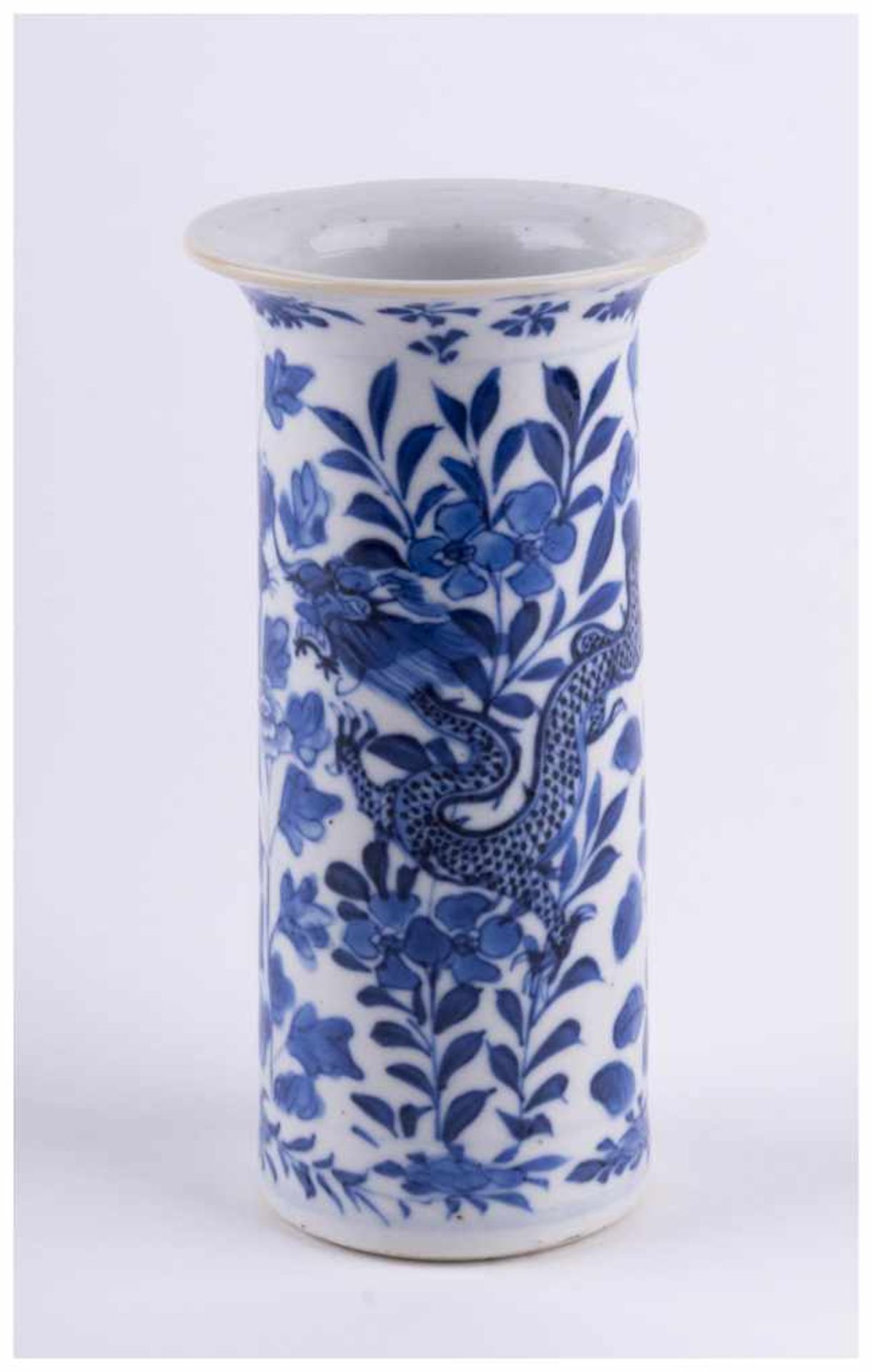 Stangenvase China 19./20. Jhd. / Vase, China 19th/20th century - Blau-weiß Malerei [...]
